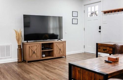 Norfolk House | Sojourn Bayview Sanctuary Home Sleeps 6