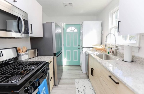Willoughby Spit House | Sojourn | Coastal Cottage | 3 BR