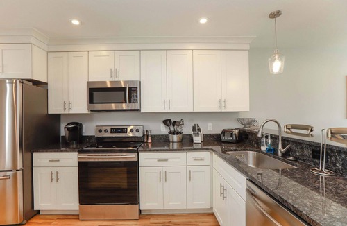 Chic's Beach Apartment | Sojourn's Sea Views with Balcony Sleeps 6