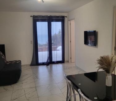 Solenzara Apartment | Solenzara T2 rez de villa, vue mer, proximité plage et village