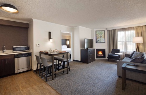 Raisin Hotel | Sonesta ES Suites Fresno