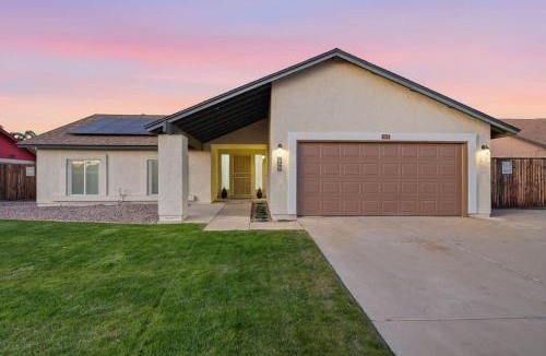 Peoria House | Sonoran Sun Retreat on Dahlia - Pool & Hot Tub!