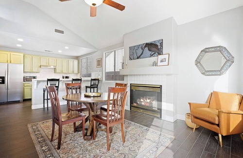 Fresno House | Sophisticated River Bluff Retreat - PRO CLEAN