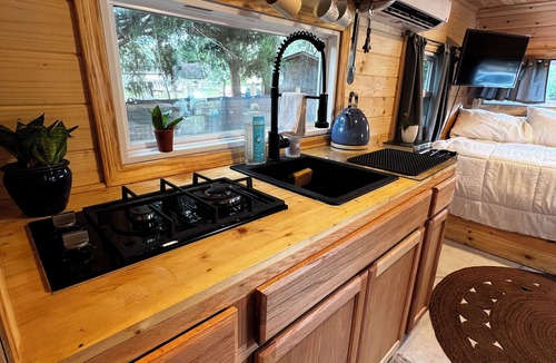 Early Branch House | Soul Food Cafe Tiny Home Camper in charming Yemassee, SC with WiFi, Heat, AC, et