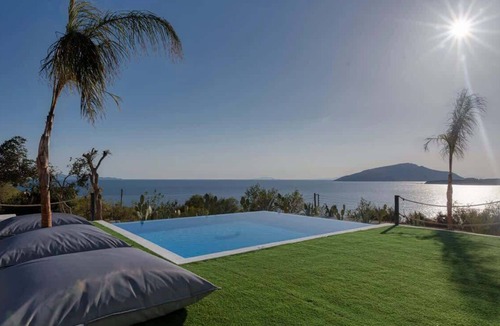 Lavreotiki Villa | Sounio 3BR Villa Pool Sea Views