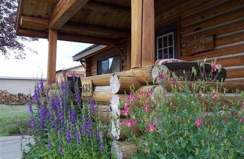 West Yellowstone Cabin | South Plateau Cabins - A Unique and Beautiful Log Home