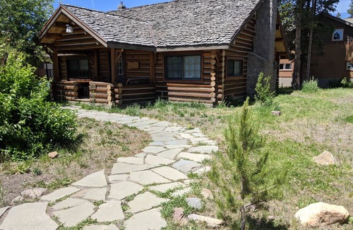 West Yellowstone Cabin | South Plateau Cabins - A Unique and Beautiful Log Home