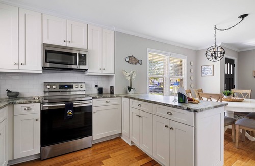 Harborgate Shores House | Southern Comfort | Minutes to CHS | Grill!