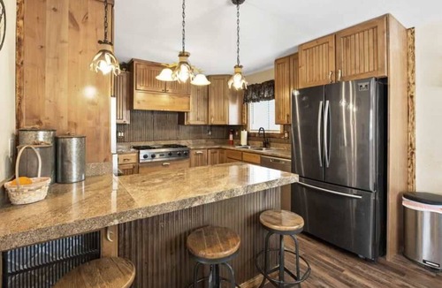 Glendale House | Southern Utah Adventure Hub Near Zion NP Hot Tub!