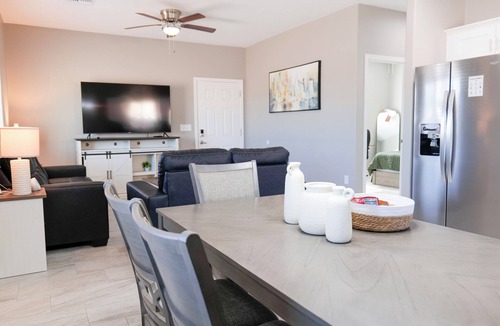 Santa Cruz Southwest House | Southwest Tucson Corner Retreat "Close to Great food and Shopping"