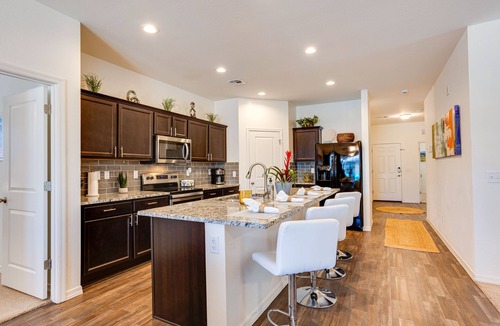 Maricopa House | Spa- Huge Backyard- Foosball- New! 30 Night Min.