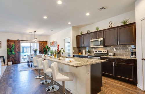 Maricopa House | Spa- Huge Backyard- Foosball- New! 30 Night Min.