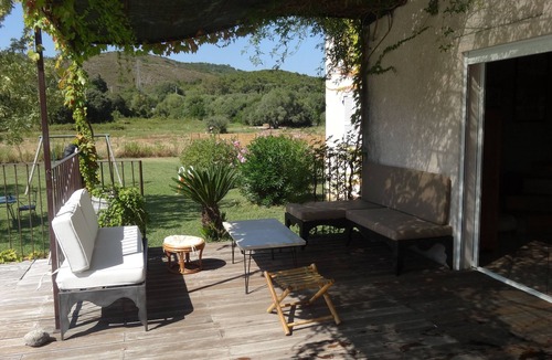 Ghisonaccia Villa | Spacieuse villa avec grand jardin clos, idéale pour familles et groupes d'amis.