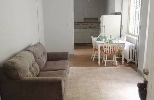 Eden Apartment | Spacious 1 bedroom apartment with 2 queen bed in charming Eden