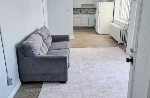 Eden Apartment | Spacious 1 bedroom apartment with 2 queen bed in charming Eden