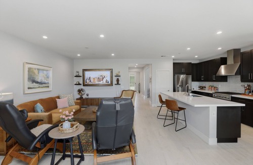 Indio House | Spacious 2-bedroom plus den/office sleeps six - Beautiful Views!