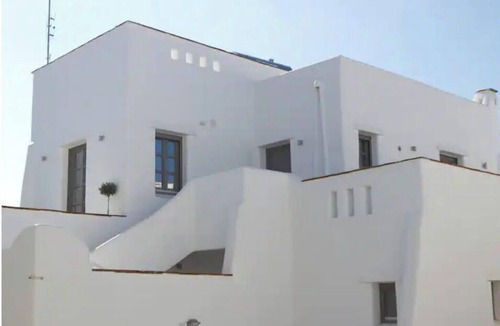 Agios Prokopios House | Spacious 2BR Flat, Pergola Veranda, 20m to Agios Prokopios Beach