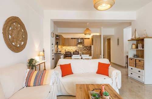 Merichas Apartment | Spacious 3-bedroom apartment with AC, WiFi in charming Kythnos Island