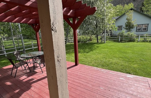 Hailey House | Spacious 3B/2BA house w/fenced yard+mountain view