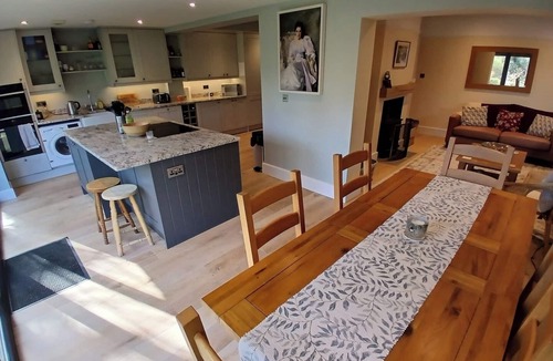 Netley House | Spacious 3BR Home with Garden and Parking