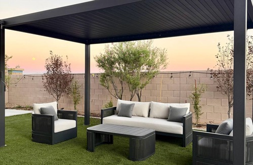 Buckeye House | Spacious 3BR Home w/Backyard, Fast WiFi & Self Check-In