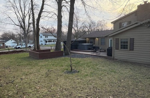 Reynolds Corners House | Spacious 3BR w/Hot Tub + FirePit
