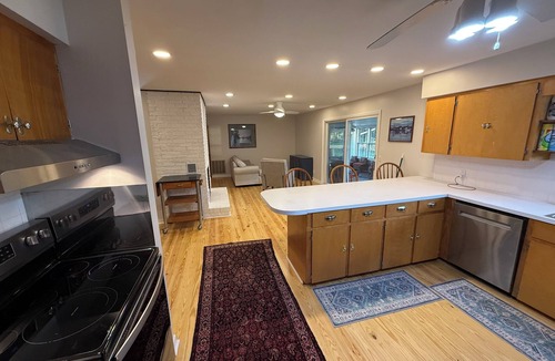 Manning House | Spacious 4-bedroom house in marvelous Manning with AC and outdoor fireplace.