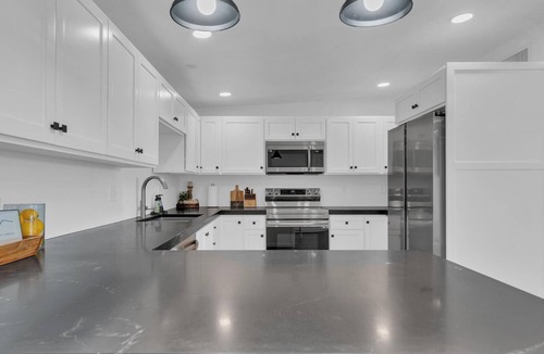 Rancho Catalina House | Spacious 4-bedroom Modern House with Gorgeous Mountain Views