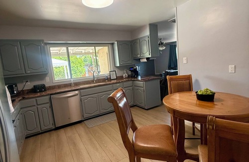 Northeast Heights House | Spacious 4-bedroom house with a Pool, AC, WiFi located in Northeast Albuquerque