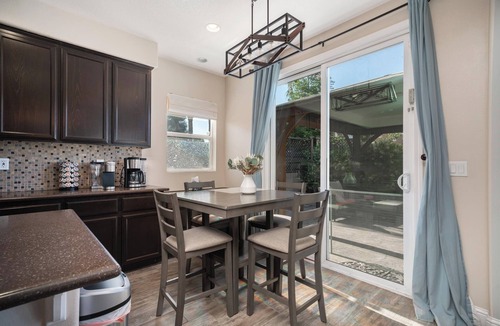 Bakersfield House | Spacious 4 Bedroom Haven