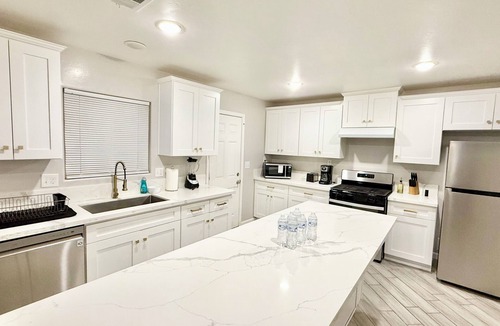 Baker Street House | Spacious 4-bedroom house in charming Bakersfield with AC. 4 queen & 3 twin beds.