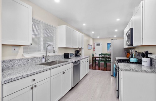 Fresno House | Spacious 4B/2Bth w Great Access to Nat'l Parks
