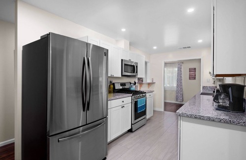 Fresno House | Spacious 4B/2Bth w Great Access to Nat'l Parks