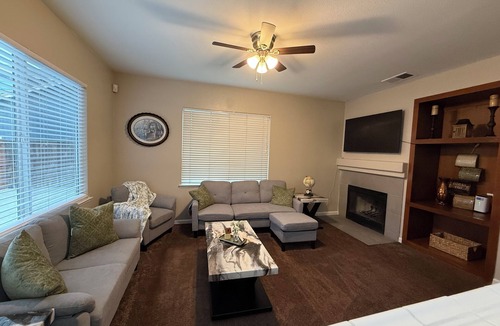 Turlock House | Spacious 5 bedroom House-Perfect for Families & Groups