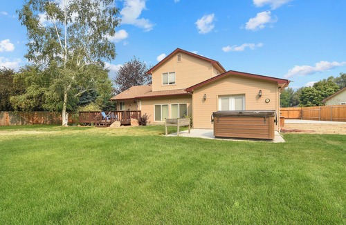 Southwest Ada County Alliance House | Spacious 5-bedroom house in Boise sleeps 12, treadmill, Fantastic location.