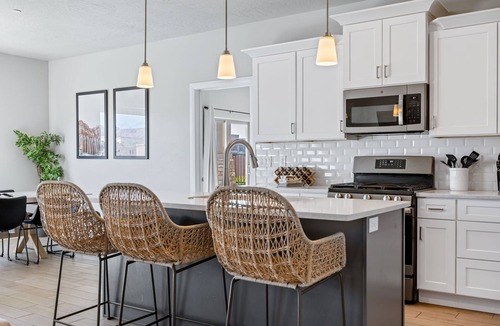 Hurricane House | Spacious 5 Bedrooms 6 Bathrooms Near Zion Private Pool & Extra Large Hot Tub