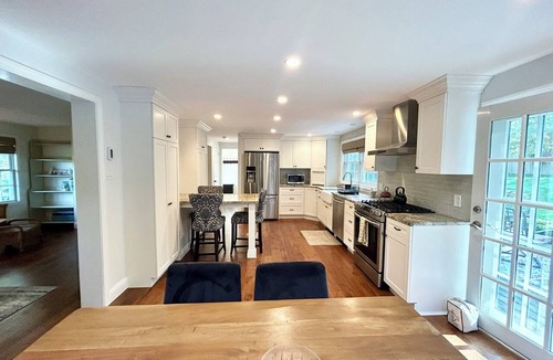 Westerly House | Spacious 5bdrm home- saltwater pool, WiFi, AC, private beach parking pass