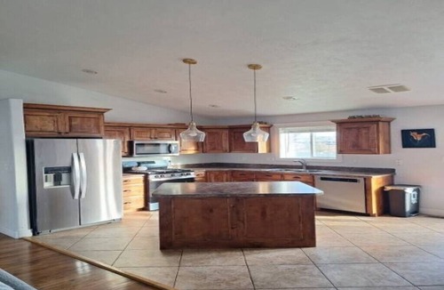 Idaho Falls House | Spacious 5BR Home with Yard & Basement Lounge