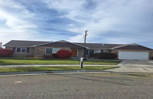 Idaho Falls House | Spacious 5BR Home with Yard & Basement Lounge