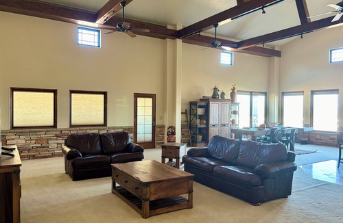 Oracle House | Spacious 6-bedroom hilltop cabin in tranquil Oracle