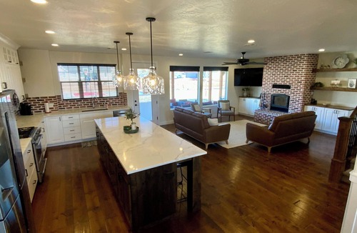 Kanab House | Spacious 6-bedroom house in charming Kanab with WiFi, AC and outdoor amenities