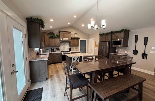Idaho Falls House | Spacious 7-bedroom house in Idaho Falls w/AC, Hottub/Swim Spa, Game Rm, Family