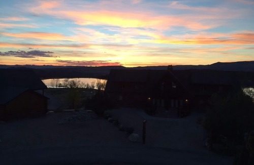 Sterling Cabin | Spacious and beautiful 5400 sq. ft. cabin located near Palisade State Park.