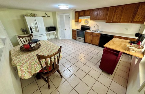 Brooks House | Spacious and peaceful sanctuary, only minutes to city!