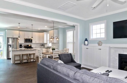 Northeast Virginia Beach House | Spacious Beach Retreat Near VB Boardwalk!