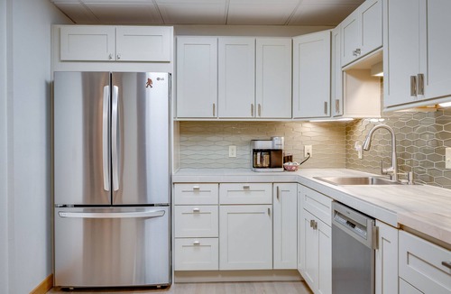 Portland House | Spacious, Beautiful & Private Hillside Oasis, SW PDX & free coffee!