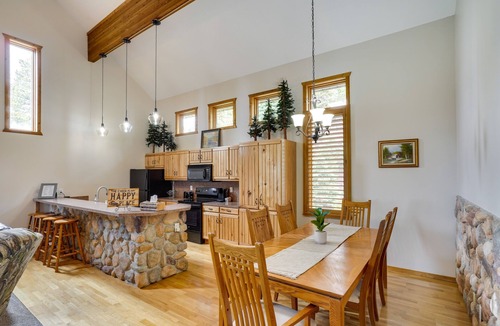 Beaver Cabin | Spacious Beaver Getaway Near Eagle Point Resort!