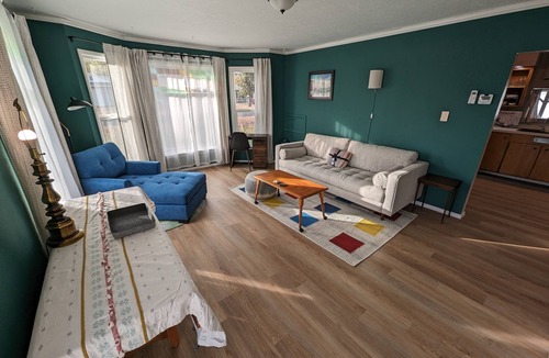 Medical Lake House | Spacious bungalow-style house with veranda, yard, and full amenities
