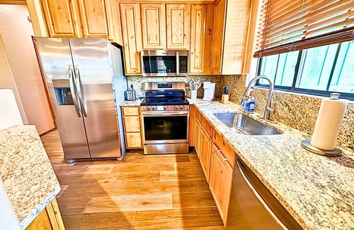 Heber Condo | Spacious Cabin Vibe Condo, Wild Mustangs nearby, Balcony views