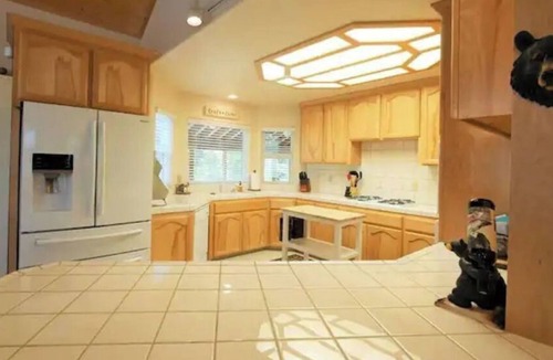 Shaver Lake Ski Chalet | Spacious cabin with game room free WIFI & parking